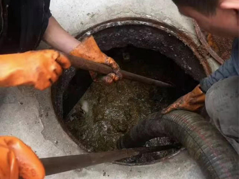 芮城清理化粪池时如何避免沼气的危害?